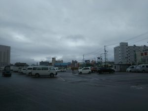 札幌中央卸売市場、曇天