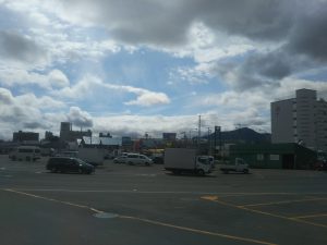 札幌の市場曇り空